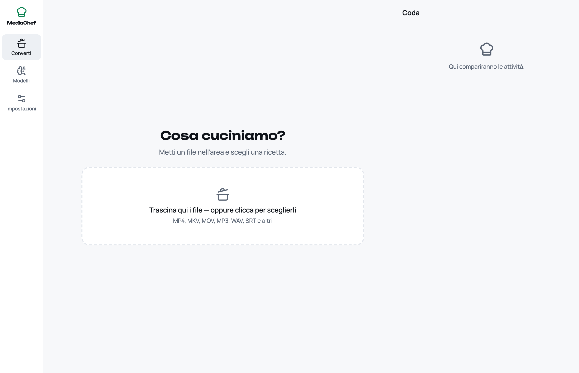 Schermata principale di MediaChef: menu laterale con Conversione, Modelli e Impostazioni, un'area per trascinare i file e la coda delle attività a destra.